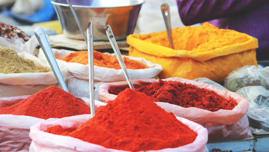 Benefici e proprietà delle spezie del curry.